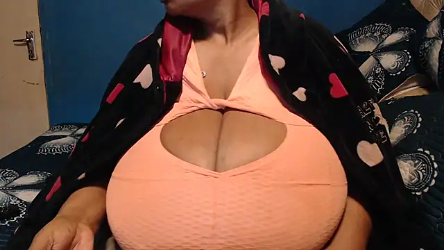 Snapshot of CUTEFIRMMELONSS chatting on September 18, 9:17 pm CUTEFIRMMELONSS online show from September 18, 9:17 pm