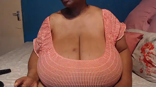 Snapshot of CUTEFIRMMELONSS chatting on October 15, 8:31 pm CUTEFIRMMELONSS online show from October 15, 8:31 pm