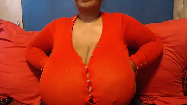 Snapshot of CUTEFIRMMELONSS chatting on November 25, 9:09 am CUTEFIRMMELONSS online show from November 25, 9:09 am