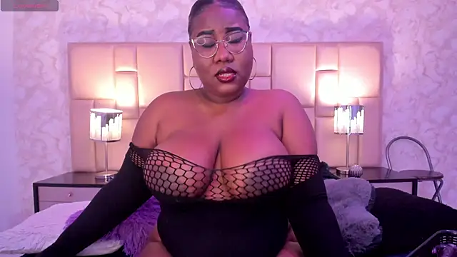 Snapshot of Darnellqueen chatting on February 6, 7:13 am Darnellqueen online show from February 6, 7:13 am