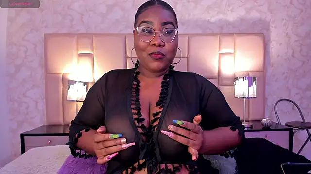 Snapshot of Darnellqueen chatting on February 14, 7:59 am Darnellqueen online show from February 14, 7:59 am