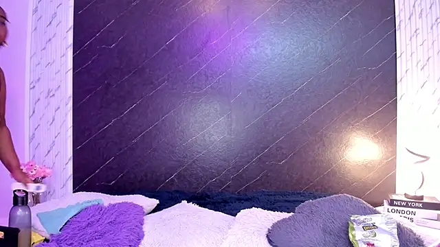 Snapshot of Darnellqueen chatting on October 6, 3:59 am Darnellqueen online show from October 6, 3:59 am