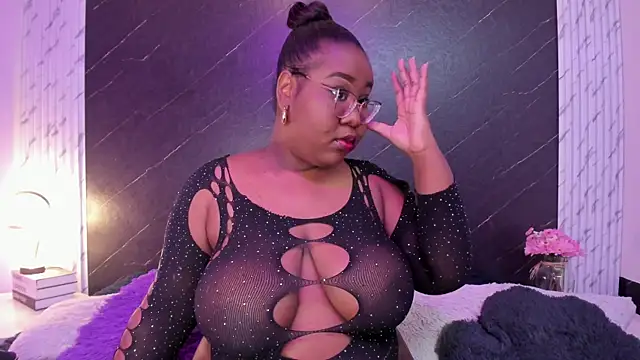 Snapshot of Darnellqueen chatting on November 10, 4:44 am Darnellqueen online show from November 10, 4:44 am