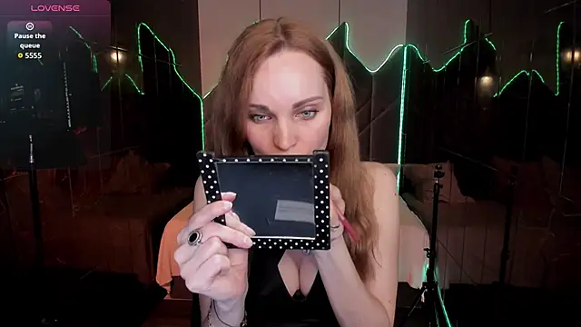 SaraSubtlety online show from April 18, 1:37 pm