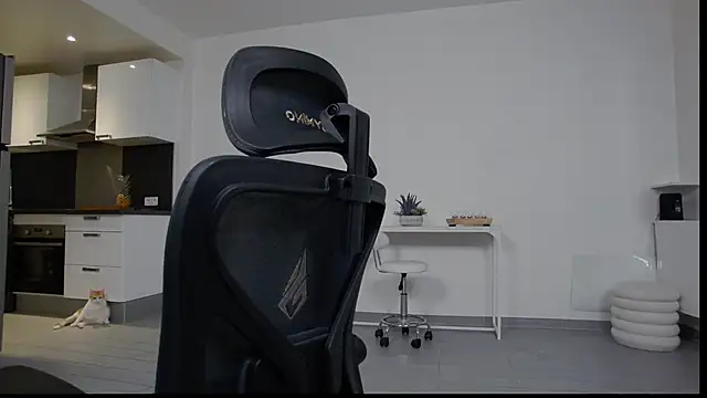 Bella Twine online show from February 24, 9:24 pm