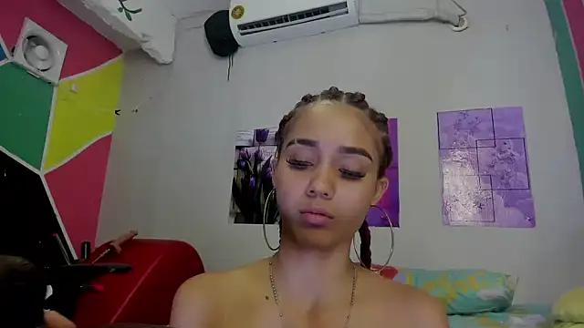 MarianaManzur online show from February 9, 3:56 pm