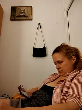 Snapshot of She-devilx chatting on November 4, 11:37 pm She-devilx online show from November 4, 11:37 pm