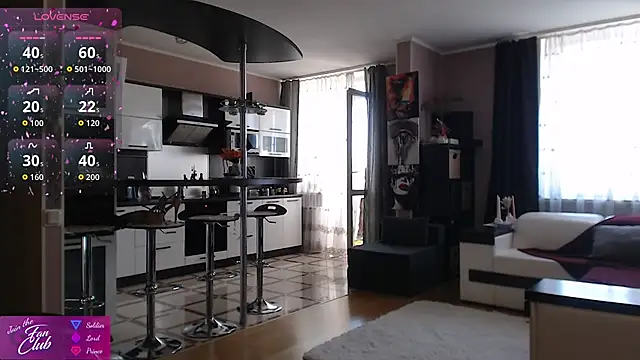 roxana brooks online show from April 9, 1:05 pm