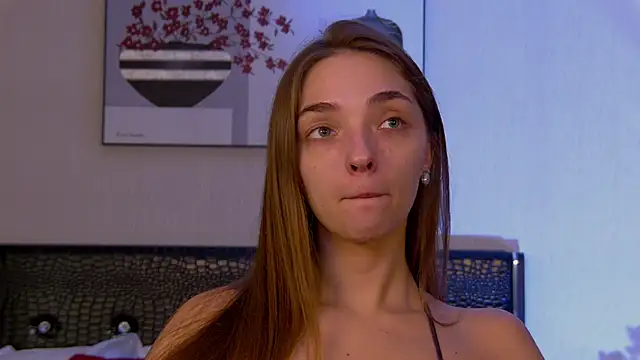 VirginieCruz online show from February 1, 6:00 am