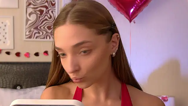 VirginieCruz online show from February 20, 7:43 am