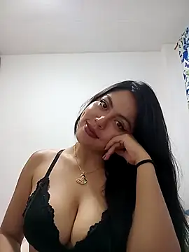 Snapshot of leah_passion chatting on February 13, 10:17 pm leah passion online show from February 13, 10:17 pm