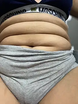 Snapshot of Lucia-Candy chatting on October 28, 2:37 am Lucia-Candy online show from October 28, 2:37 am