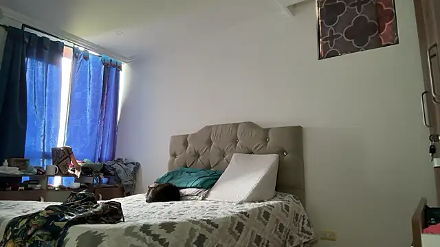 Karina Yang online show from February 22, 6:28 pm