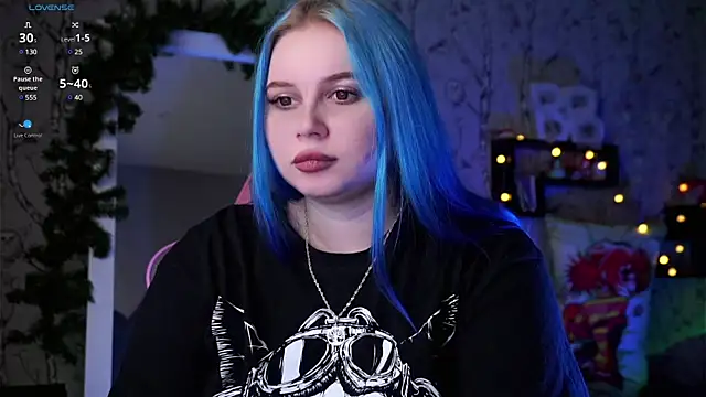 Moon Valkyrie online show from January 22, 1:00 pm