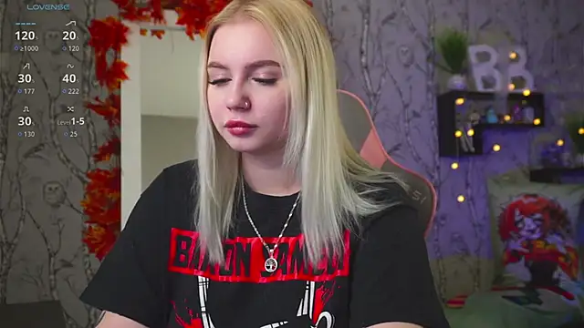 Moon Valkyrie online show from October 6, 9:40 am