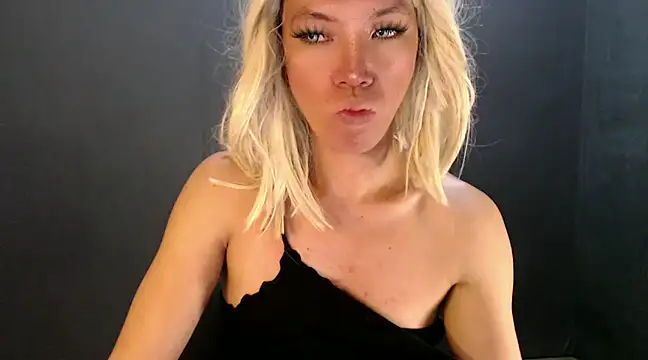 Rhianna wilson online show from January 19, 11:10 pm