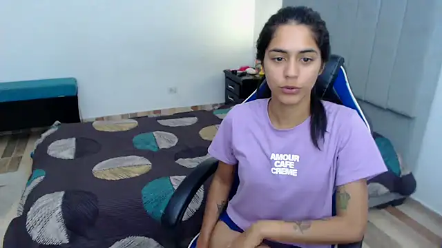 imSophia online show from December 1, 10:32 pm