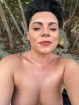 Snapshot of LukeLouHarvey chatting on January 31, 1:01 am LukeLouHarvey online show from January 31, 1:01 am