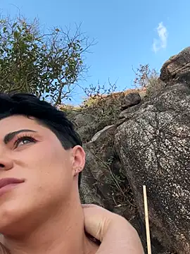 Snapshot of LukeLouHarvey chatting on February 10, 1:14 am LukeLouHarvey online show from February 10, 1:14 am