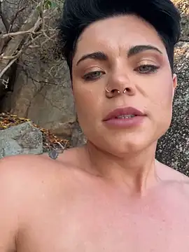 Snapshot of LukeLouHarvey chatting on February 12, 1:52 am LukeLouHarvey online show from February 12, 1:52 am