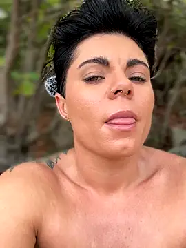 Snapshot of LukeLouHarvey chatting on September 15, 4:23 am LukeLouHarvey online show from September 15, 4:23 am