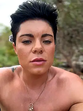 Snapshot of LukeLouHarvey chatting on September 16, 4:46 am LukeLouHarvey online show from September 16, 4:46 am