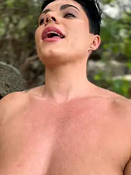 Snapshot of LukeLouHarvey chatting on October 1, 4:29 am LukeLouHarvey online show from October 1, 4:29 am