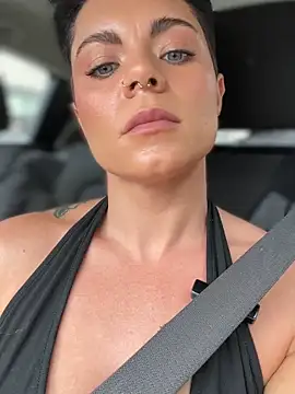 Snapshot of LukeLouHarvey chatting on October 9, 5:05 am LukeLouHarvey online show from October 9, 5:05 am