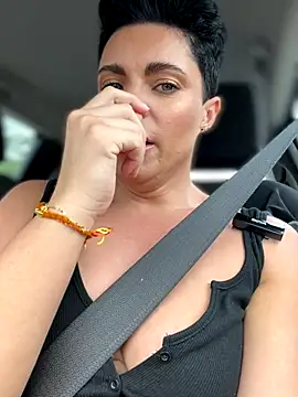 Snapshot of LukeLouHarvey chatting on October 17, 5:21 am LukeLouHarvey online show from October 17, 5:21 am