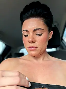 Snapshot of LukeLouHarvey chatting on November 17, 3:12 am LukeLouHarvey online show from November 17, 3:12 am