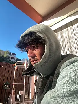 juniiorre online show from November 5, 8:25 am