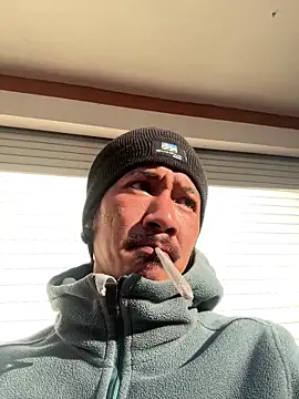 juniiorre online show from December 18, 8:31 am