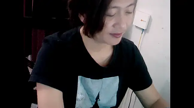 makemefallin online show from December 19, 2:13 pm