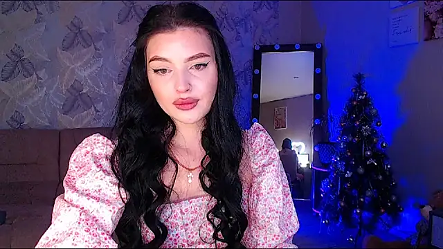 Snapshot of __Malika__ chatting on December 11, 8:15 am Malika online show from December 11, 8:15 am