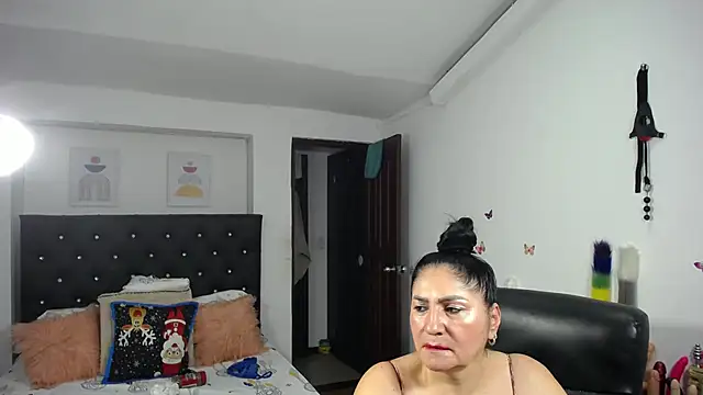 Snapshot of mature_bigboobs10 chatting on January 24, 10:43 am mature bigboobs10 online show from January 24, 10:43 am