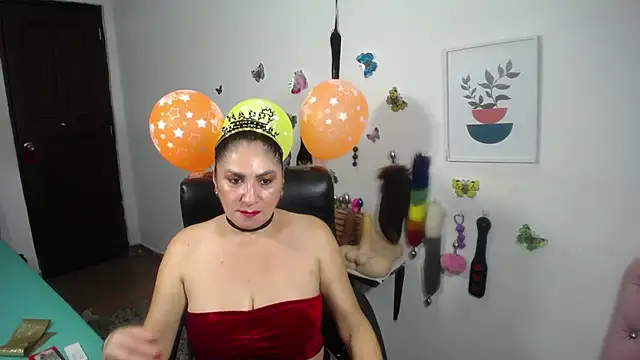 Snapshot of mature_bigboobs10 chatting on December 5, 4:10 am mature bigboobs10 online show from December 5, 4:10 am