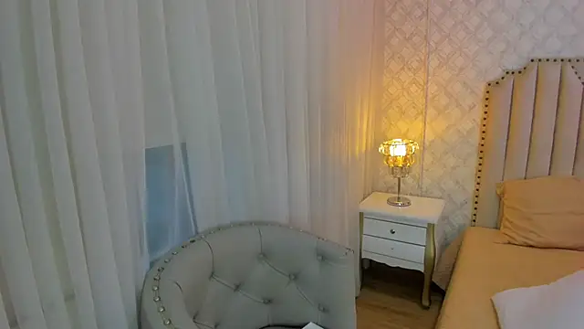 Pia Johnson  online show from March 16, 11:14 am