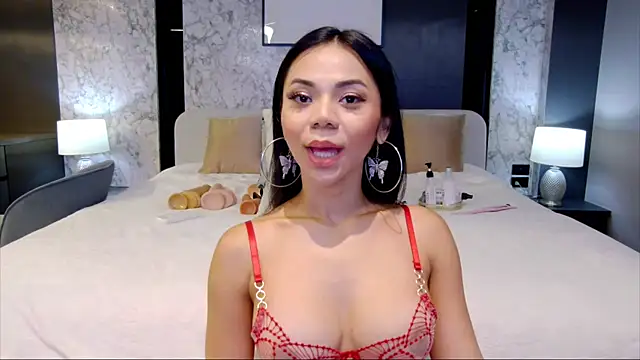 Snapshot of MillaBelle chatting on December 17, 1:39 am MillaBelle online show from December 17, 1:39 am