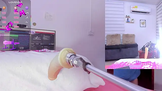 Snapshot of Soraya_Davis chatting on September 28, 9:25 am Soraya Davis online show from September 28, 9:25 am