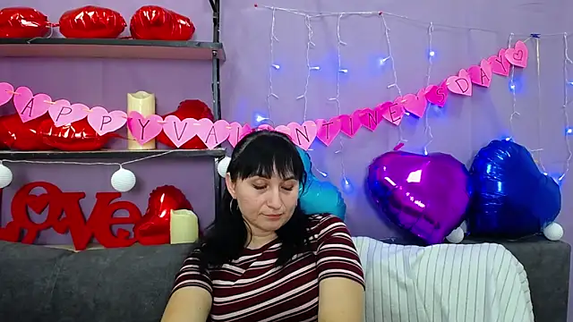 Snapshot of NinaFlawlees chatting on February 10, 2:52 am NinaFlawlees online show from February 10, 2:52 am