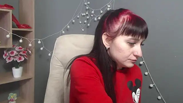 NinaFlawlees online show from February 11, 7:13 am