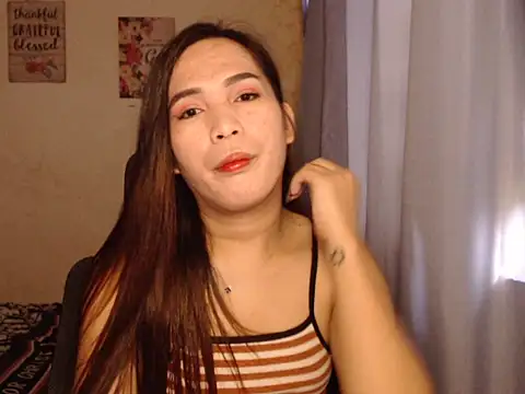 Snapshot of Msyensmith chatting on February 7, 6:56 am Msyensmith online show from February 7, 6:56 am