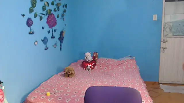 Snapshot of milfeddy_ chatting on December 7, 12:08 am milfeddy online show from December 7, 12:08 am