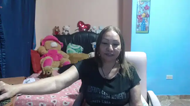 Snapshot of milfeddy_ chatting on February 18, 12:04 am milfeddy online show from February 18, 12:04 am