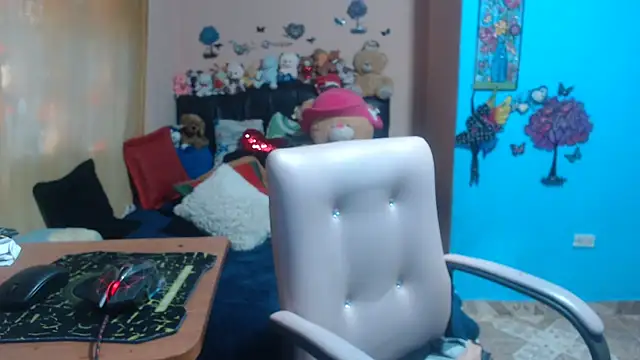 Snapshot of milfeddy_ chatting on October 6, 8:17 pm milfeddy online show from October 6, 8:17 pm