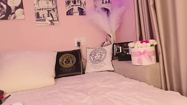 Snapshot of NaomiBlack35 chatting on October 25, 7:08 pm NaomiBlack35 online show from October 25, 7:08 pm