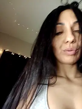 Snapshot of LeticiaWoods chatting on December 6, 9:10 am LeticiaWoods online show from December 6, 9:10 am