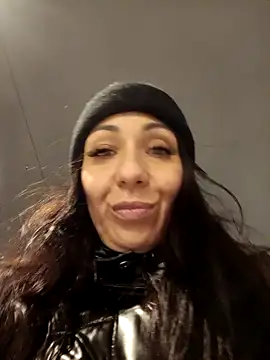 Snapshot of LeticiaWoods chatting on December 21, 7:16 pm LeticiaWoods online show from December 21, 7:16 pm