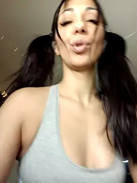 Snapshot of LeticiaWoods chatting on December 27, 8:24 am LeticiaWoods online show from December 27, 8:24 am