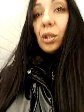 Snapshot of LeticiaWoods chatting on January 6, 8:18 pm LeticiaWoods online show from January 6, 8:18 pm